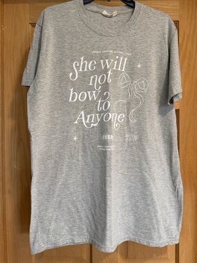 Gray Graphic Tee - She Will Not Bow To Anyone by Simply Southern